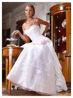 Николаенко в свадебном платье